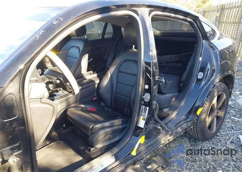 2017 Mercedes-Benz Glc 300 Coupe 4Matic z USA, uszkodzony, nr VIN WDC0J4KB0HF158747